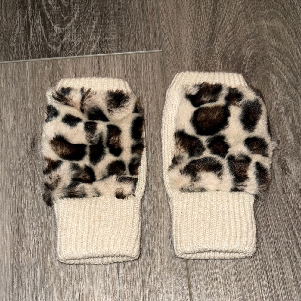 Leopard Print Women’s Mittens